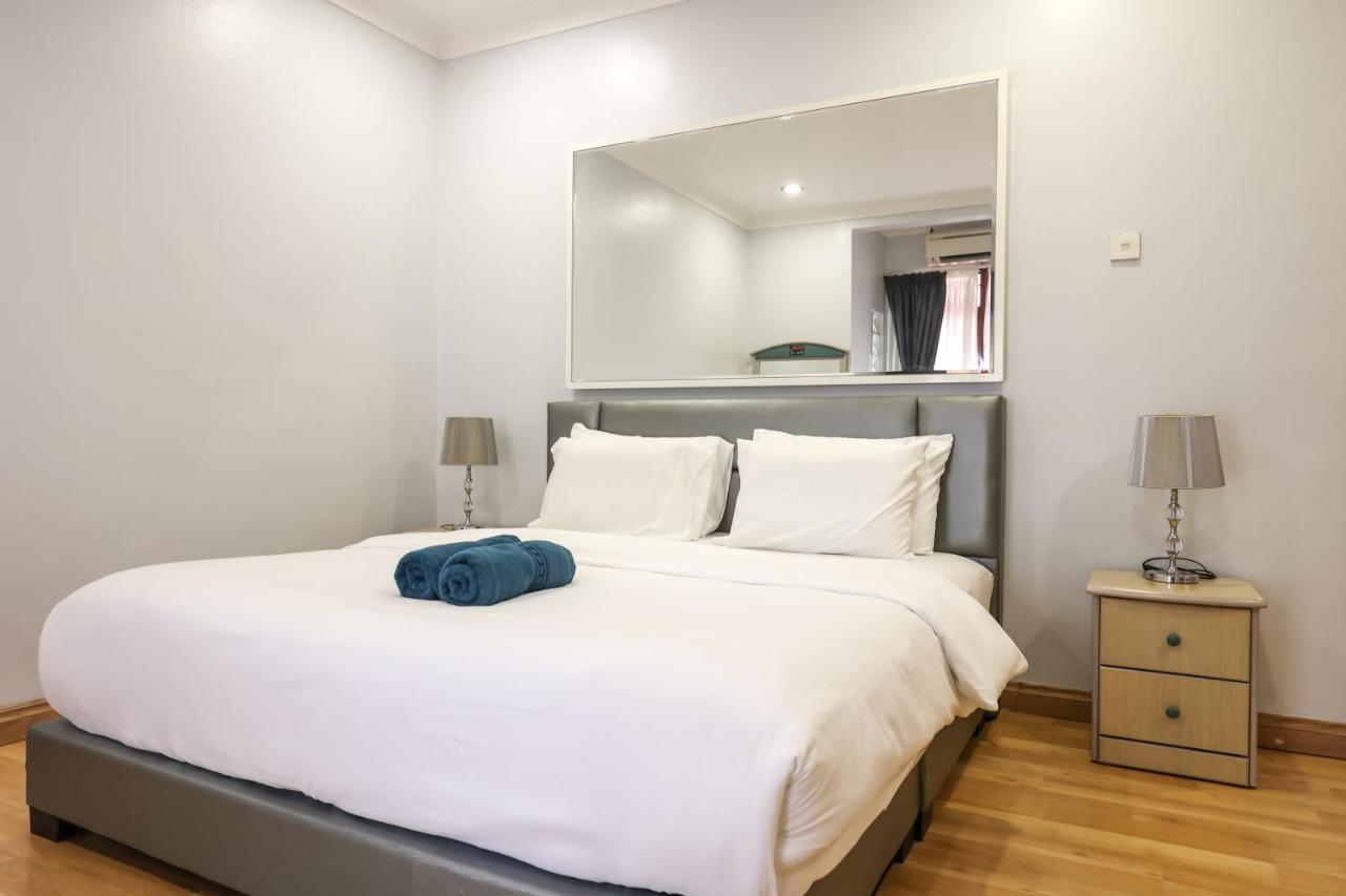 Kota Damansara Icozy Cove 10 Pax Holiday home *