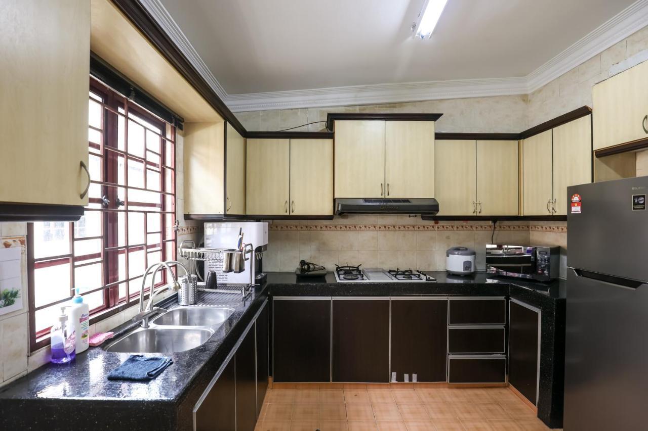 Kota Damansara Icozy Cove 10 Pax Holiday home *