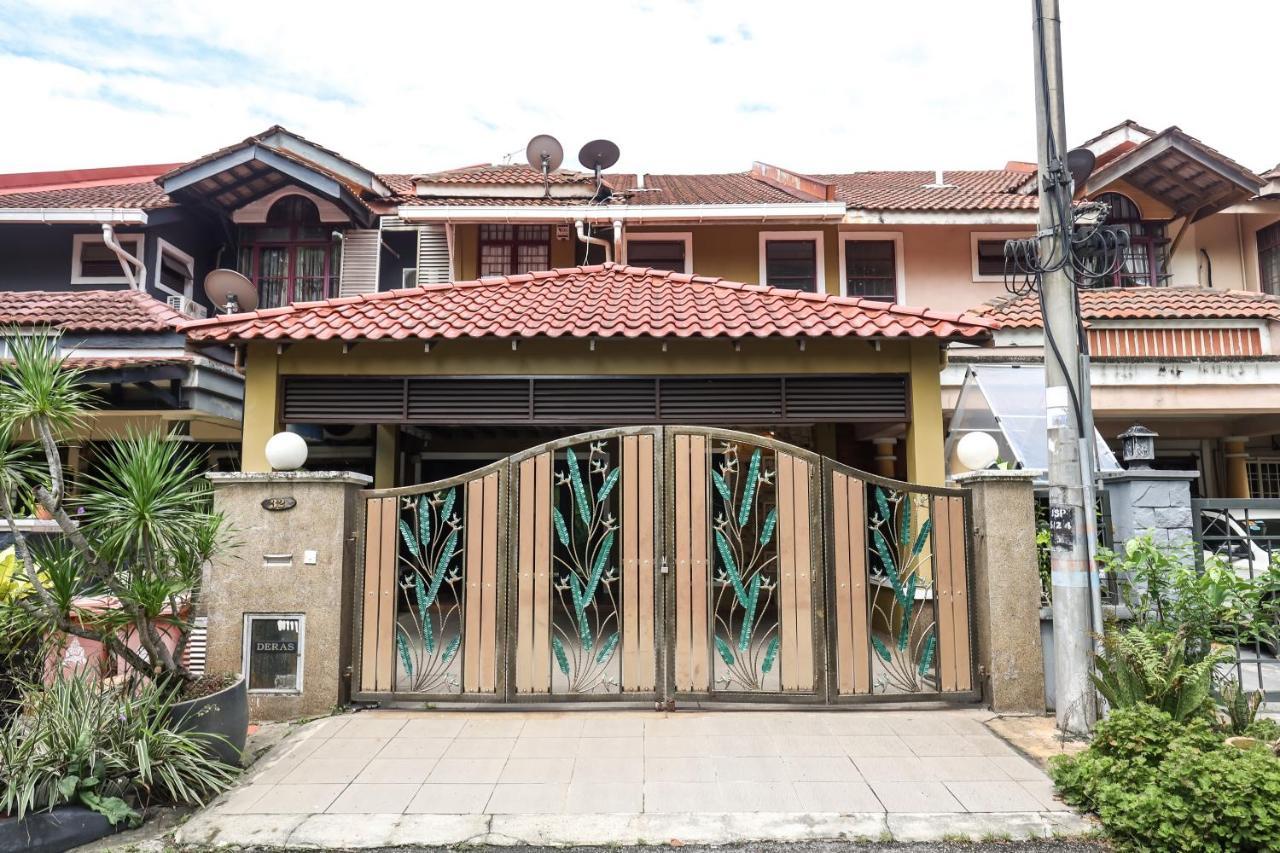 Kota Damansara Icozy Cove 10 Pax Holiday home