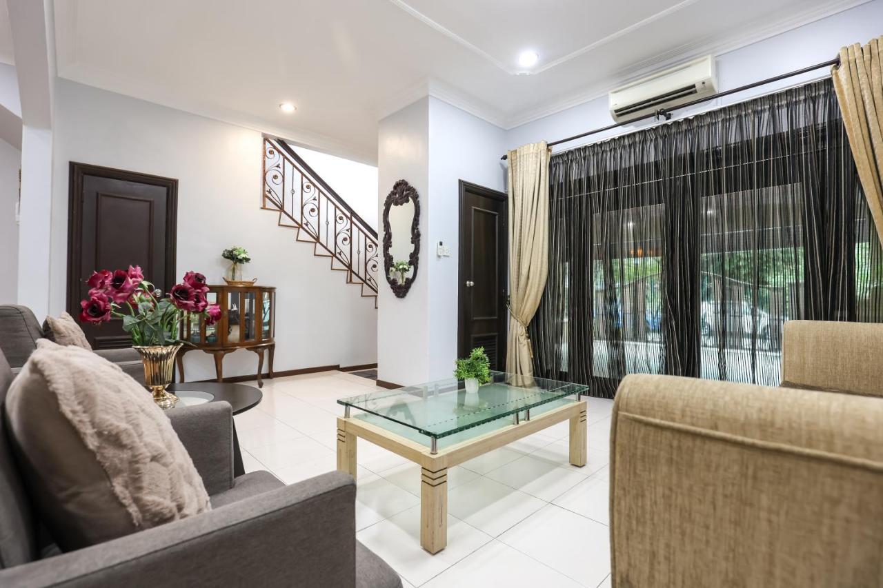 Kota Damansara Icozy Cove 10 Pax Holiday home